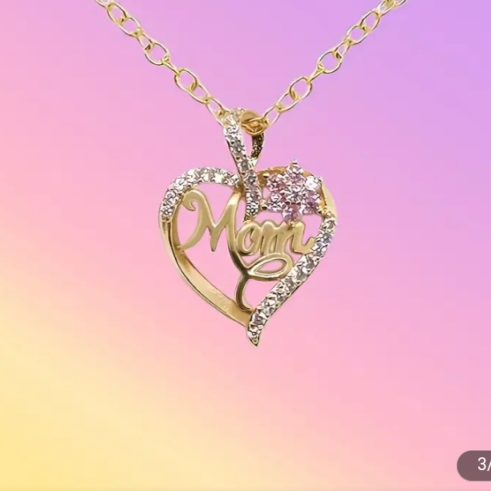 'Mom' Necklace